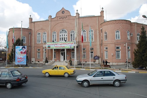 از ساختمان شهرداری ارومیه نیز می تواند به عنوان یکی از مناطق دیدنی و گردشگری ارومیه نام برد.