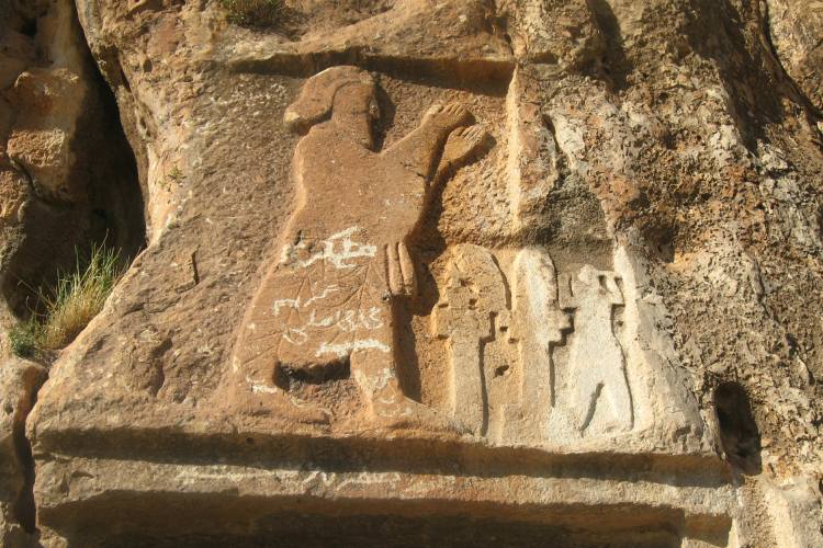 گوردخمه اسحاق وند یکی از مناطق گردشگری تاریخی همدان است