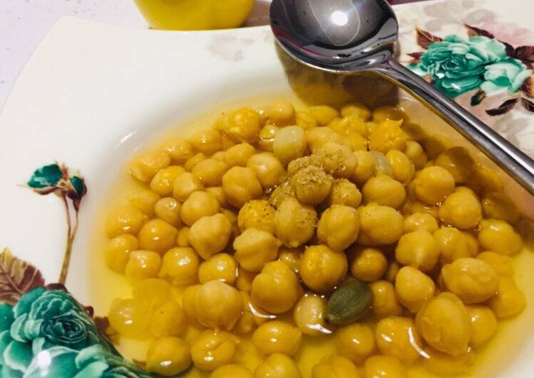 نخود آبغوره از غذا های سنتی اصفهان است